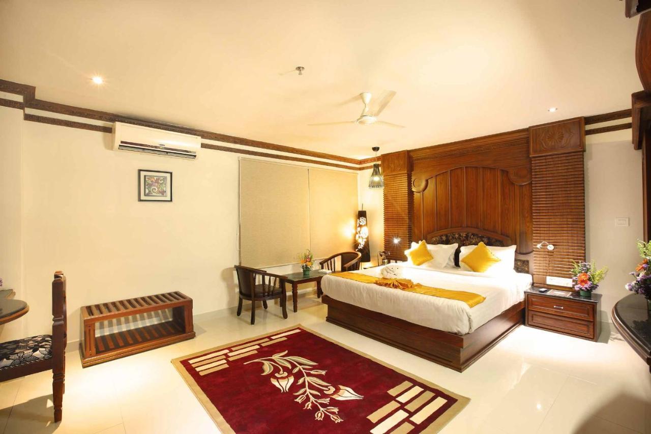 Ambalakkara Regency Hotel Kottarakara Exterior photo