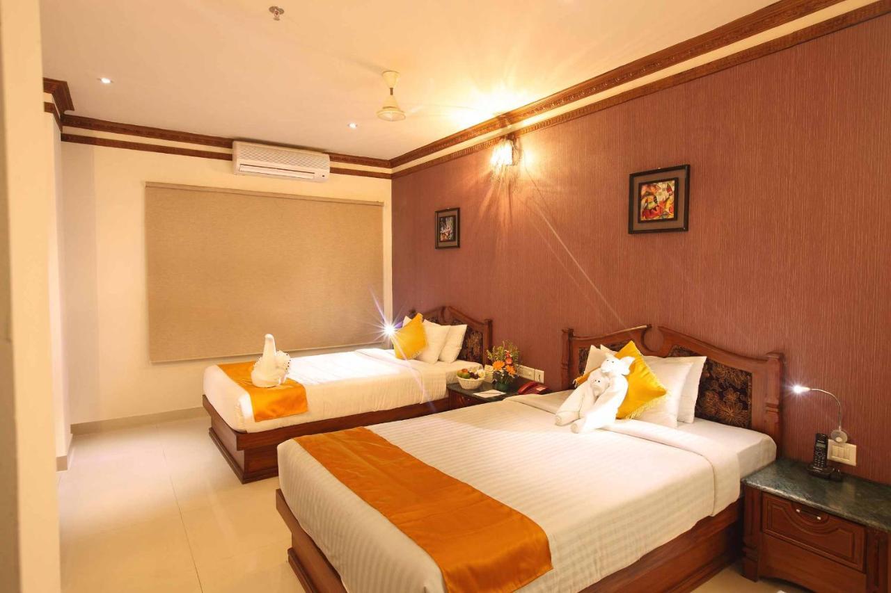 Ambalakkara Regency Hotel Kottarakara Exterior photo