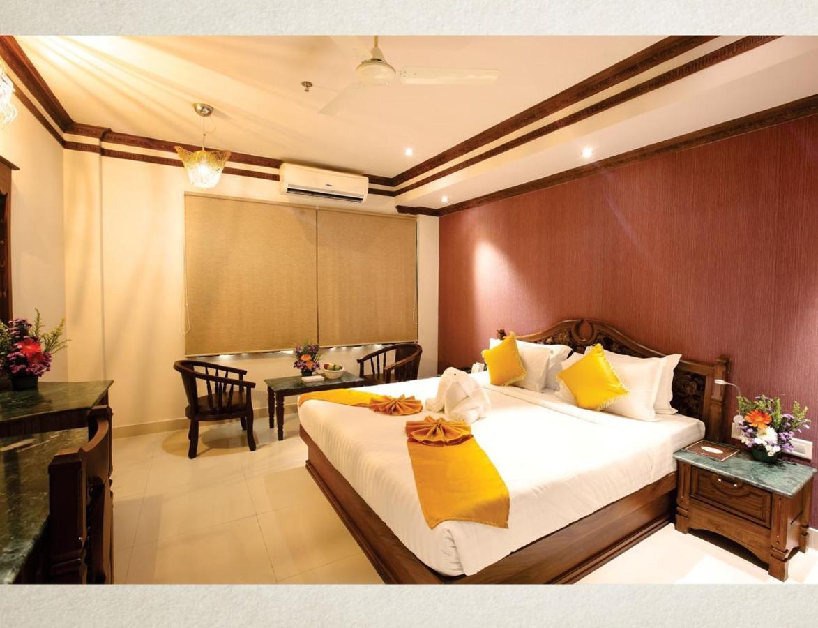 Ambalakkara Regency Hotel Kottarakara Exterior photo